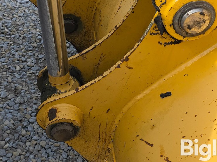 2004-deere-310sg-image-18