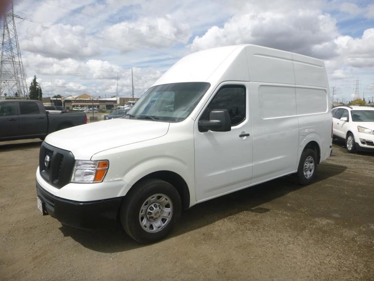 2013-nissan-nv2500-image-1