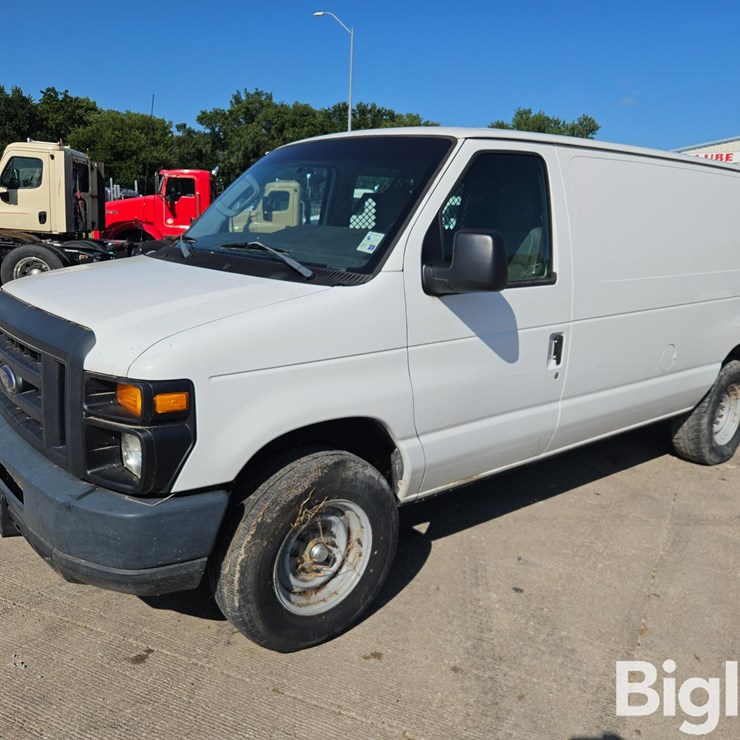 2013 FORD E350