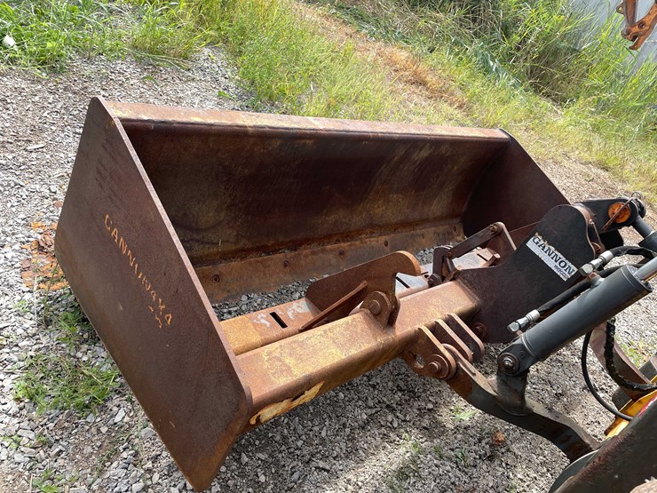 new-holland-u80-image-27