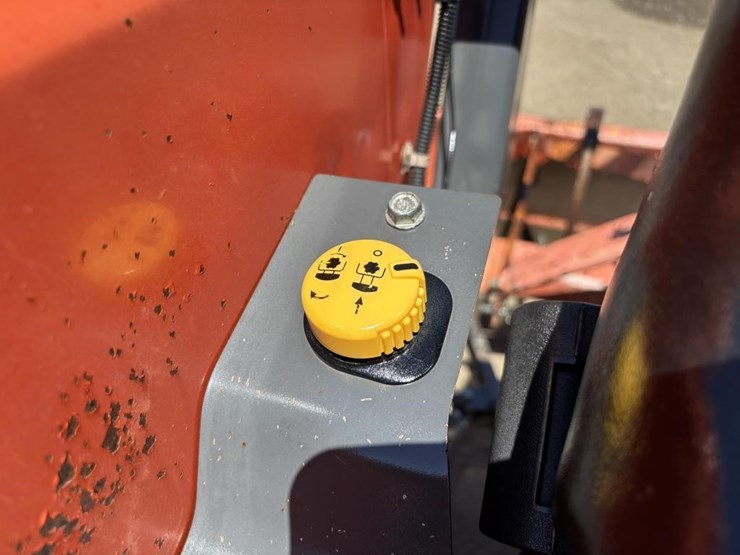 2018-kubota-l4701-image-37