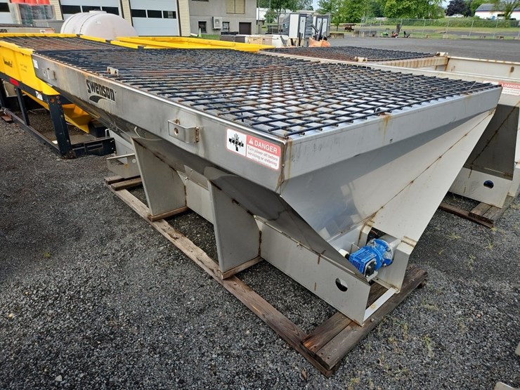 swenson-8'-stainless-steel-sand/salt-spreader-image-3