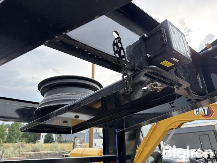 2025-load-trail-24'-tri/a-gooseneck-tilt-deck-flatbed-trailer-image-13