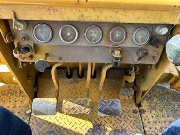 1990-caterpillar-d3c-image-11