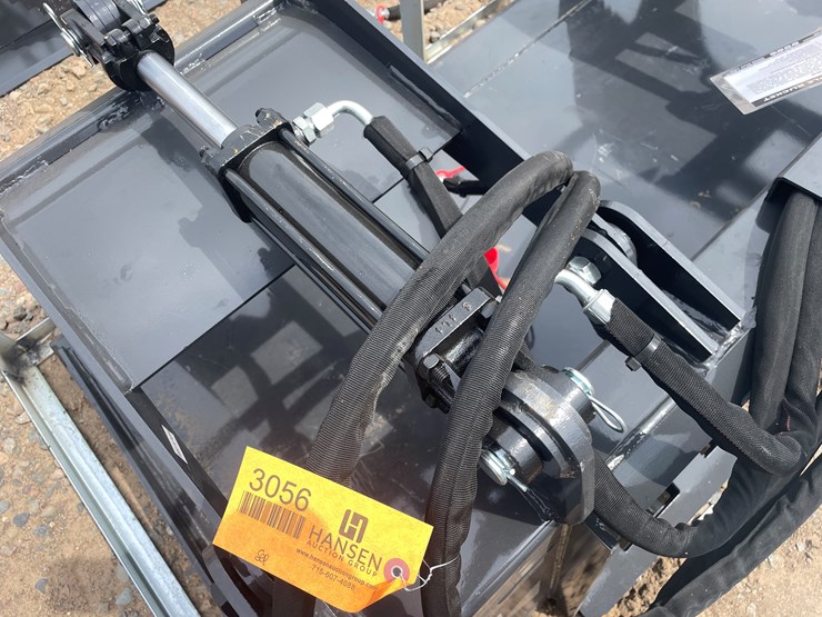#3056-•-unused-2025-wolverine-skid-steer-grapple-bucket-attachment-image-5