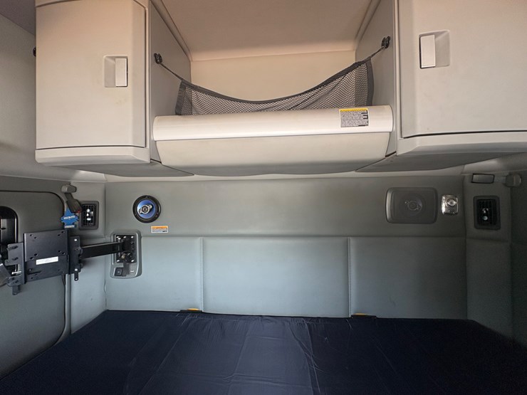 2015-kenworth-t880-image-15