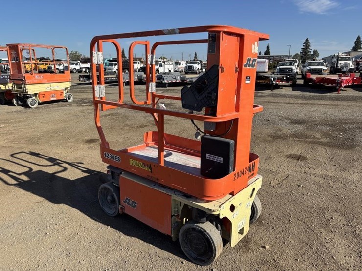 jlg-1230es-image-2