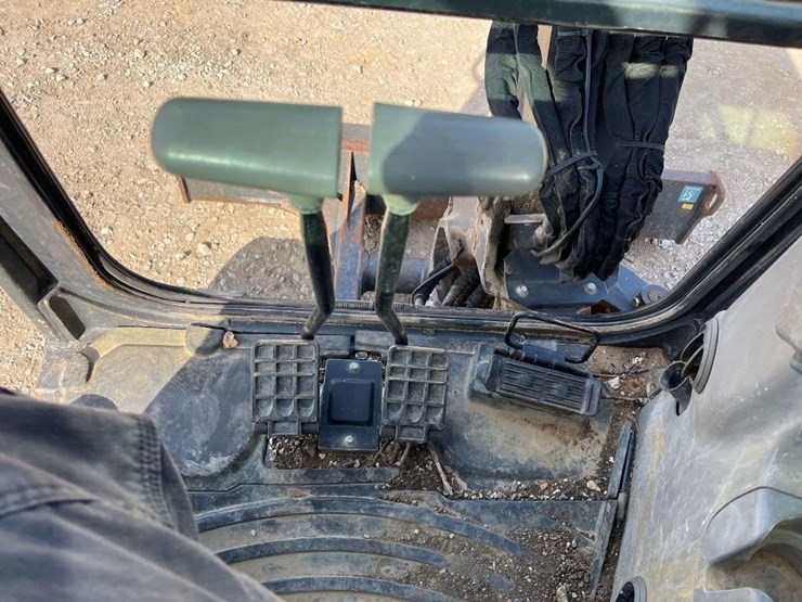 2016-deere-35g-image-19