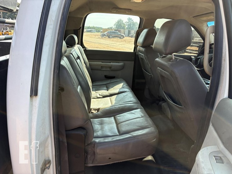 2013-gmc-sierra-3500-image-22