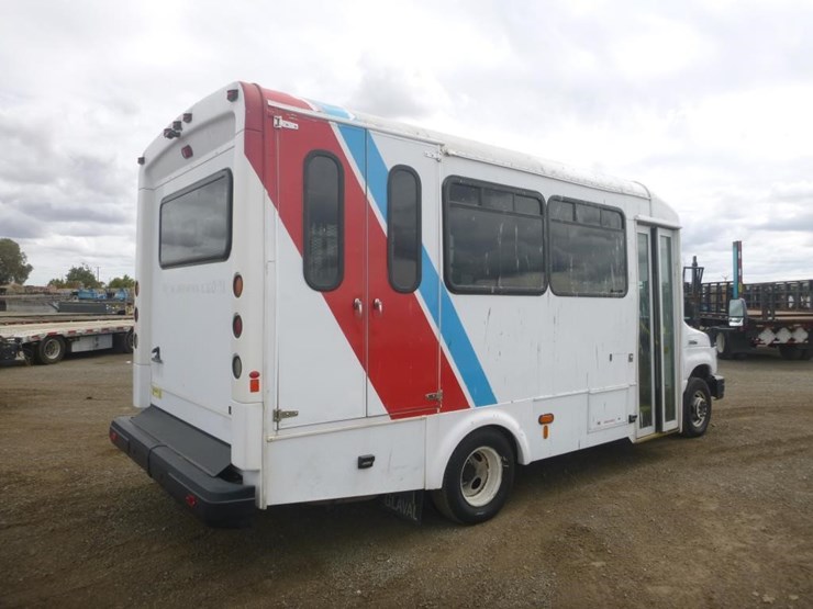 2017-ford-e450-image-3