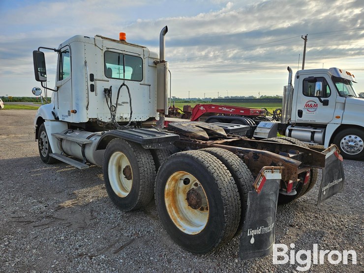 2003-freightliner-columbia-120-image-7