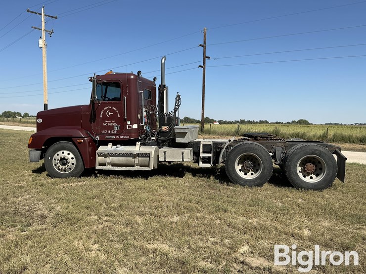 2000-freightliner-fld120-image-8