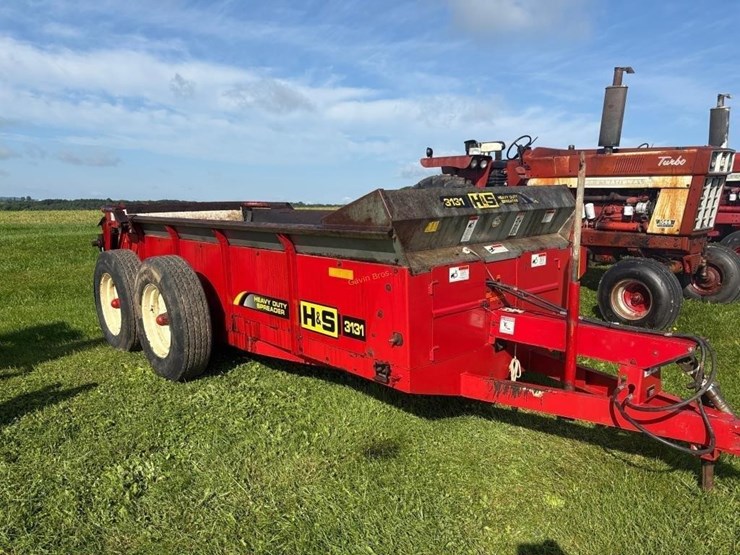 h&s-3131-heavy-duty-manure-spreader-image-4