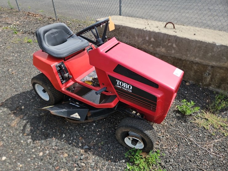 toro-ride-on-garden-tractor-image-2