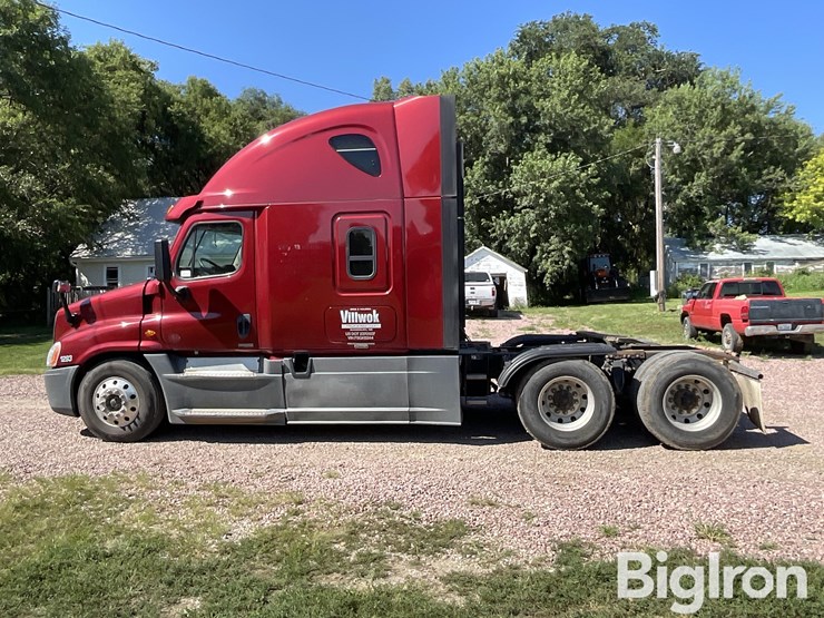 2015-freightliner-cascadia-125-evolution-image-8