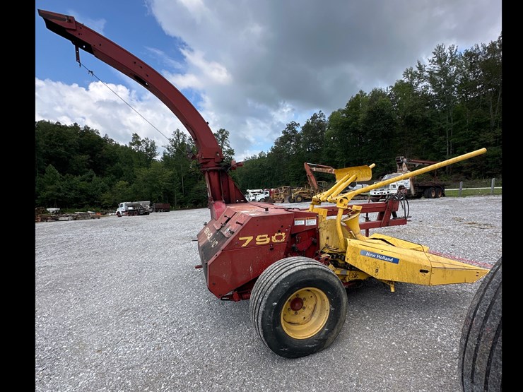 new-holland-790-image-3
