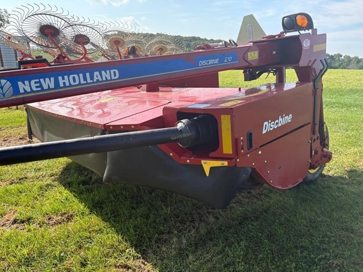 2022-new-holland-210-image-4