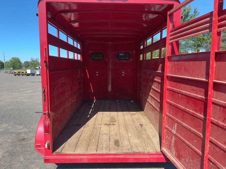 2002-bison-612hpt-12'-t/a-livestock-trailer-image-13