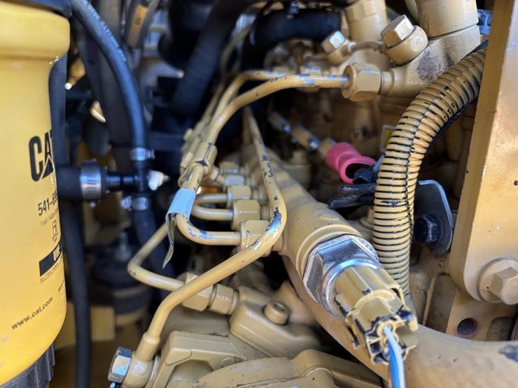 2021-caterpillar-249d3-image-40
