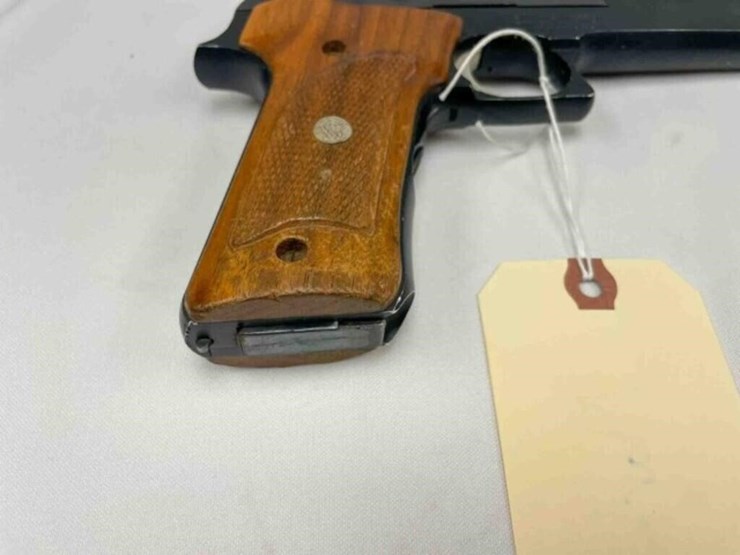 smith-&-wesson-22lr-pistol-image-11