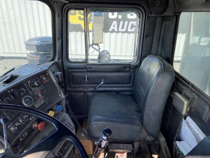 1988-mack-rd686s-image-14