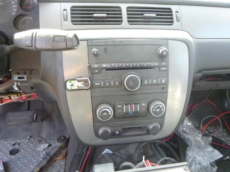 2011-chevrolet-tahoe-image-10