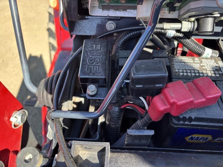 2017-massey-ferguson-gc1710-image-42