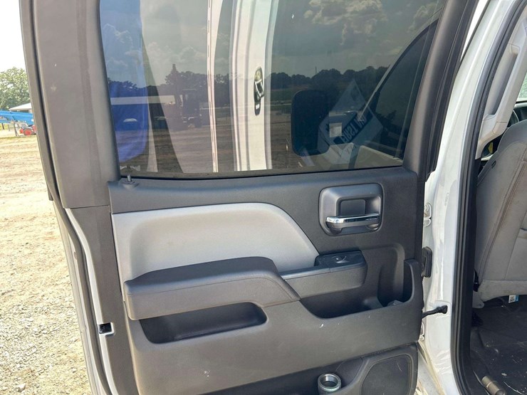 2017-chevrolet-silverado-3500-image-18
