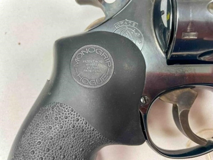 smith-&-wesson-44-mag-revolver-image-11