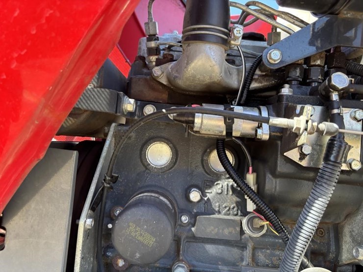 2017-massey-ferguson-gc1710-image-45