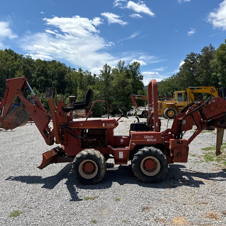 2000 DITCH WITCH Z5700