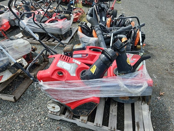 quantity-of-toro-snow-throwers-image-1