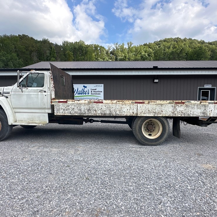 1993 FORD F700