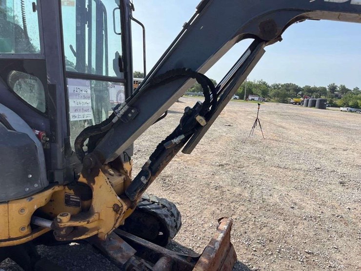 2013-deere-35d-image-13