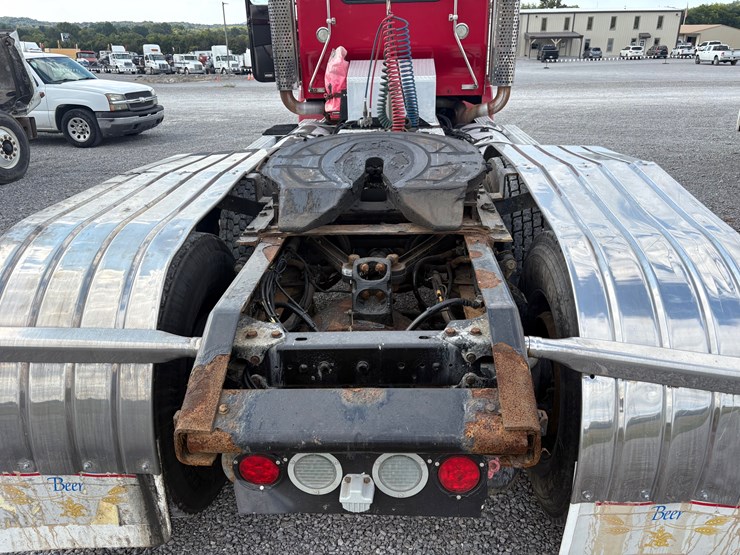 2010-kenworth-t800-image-12