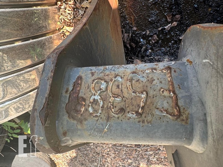 24"-5-tooth-bucket-image-3