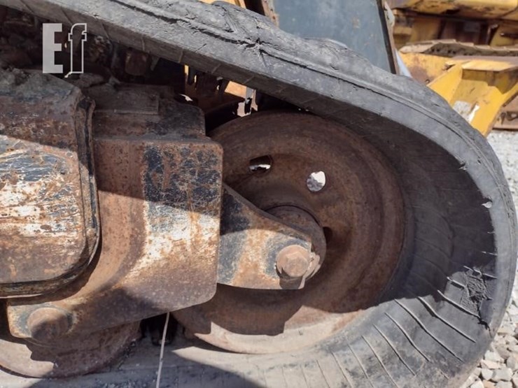john-deere-329d-image-20