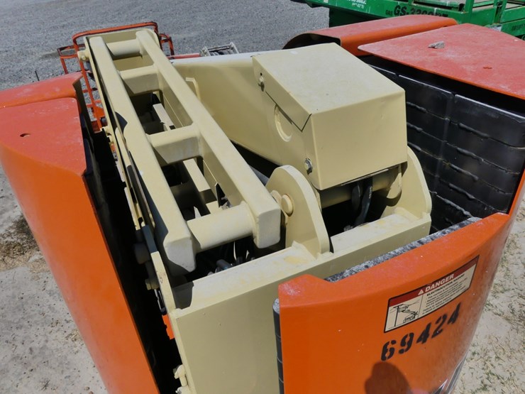jlg-e300aj-image-14