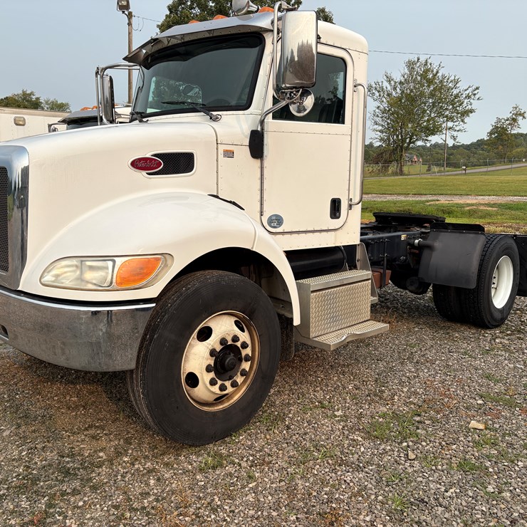 2016 PETERBILT 337