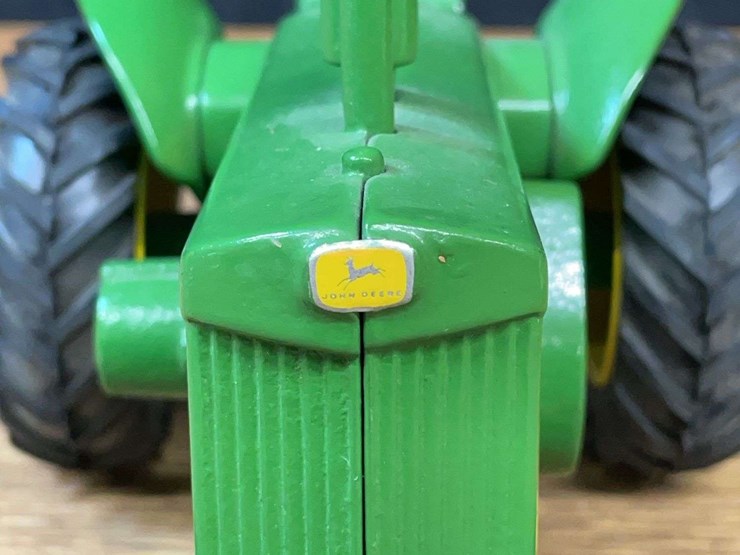 john-deere-830-image-8