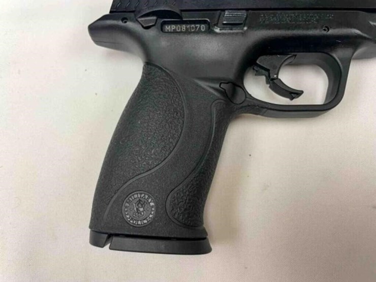 smith-&-wesson-22lr-pistol-image-3
