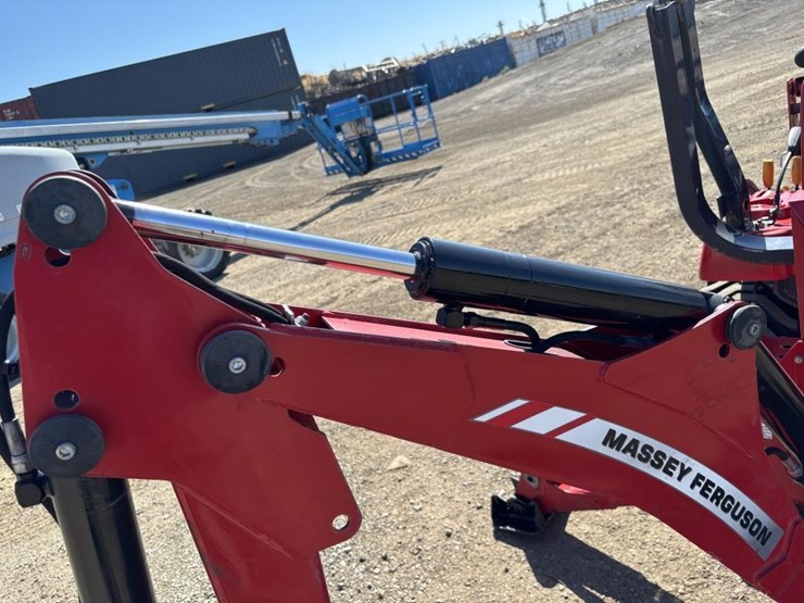 2017-massey-ferguson-gc1710-image-16