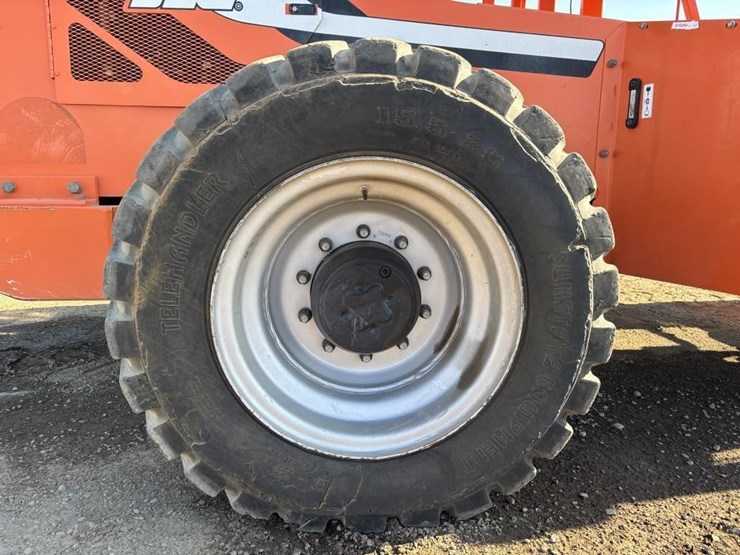 2013-jlg-8042-image-17