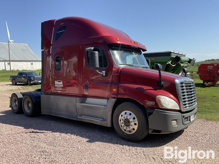2015-freightliner-cascadia-125-evolution-image-3