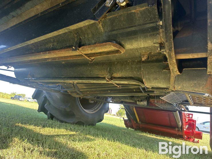 2016-case-ih-8240-image-17
