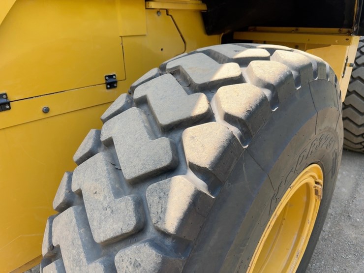 2016-caterpillar-938m-image-13