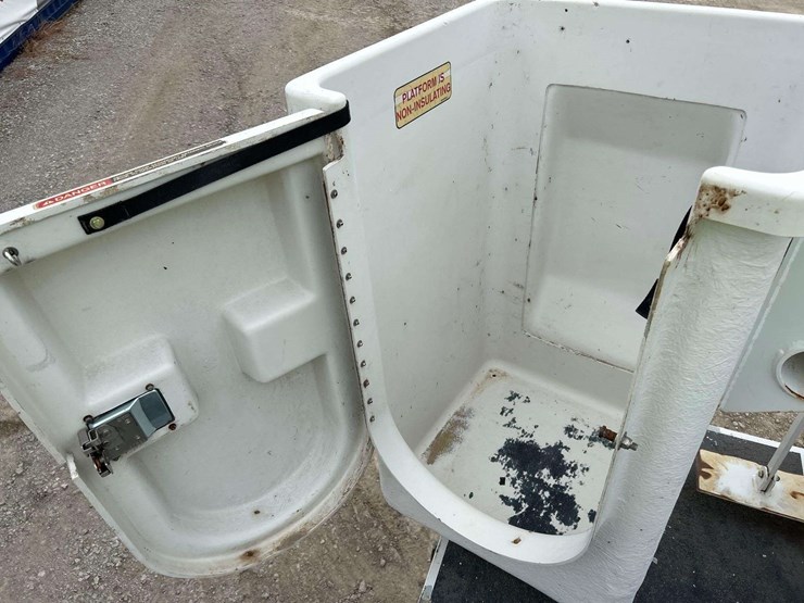 2014-altec-at200a-image-21