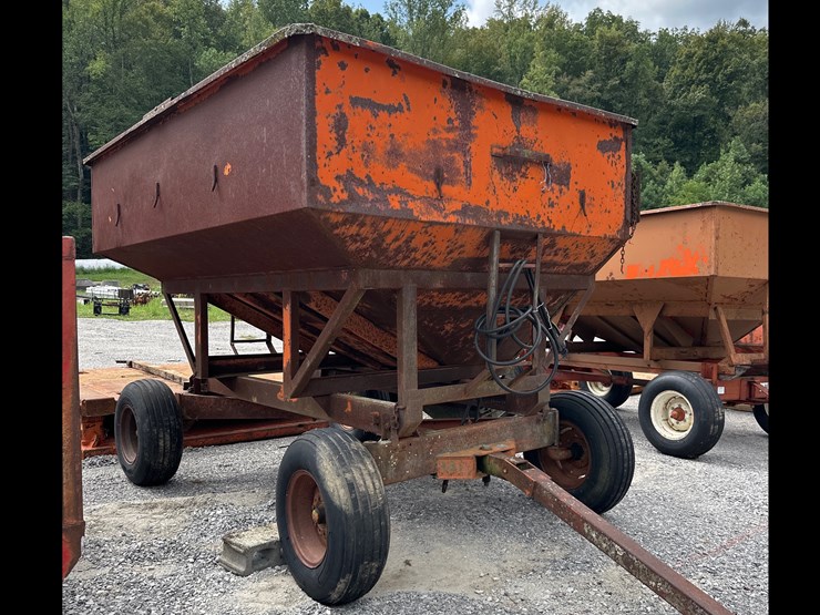#90-•-kory-gravity-wagon-with-hydraulic-auger-image-3