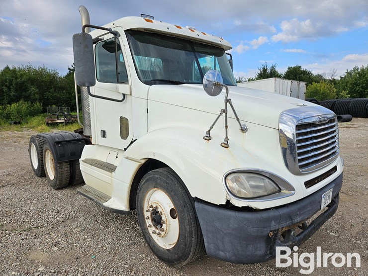 2003-freightliner-columbia-120-image-3