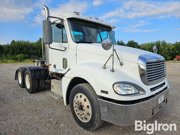2003-freightliner-columbia-120-image-3